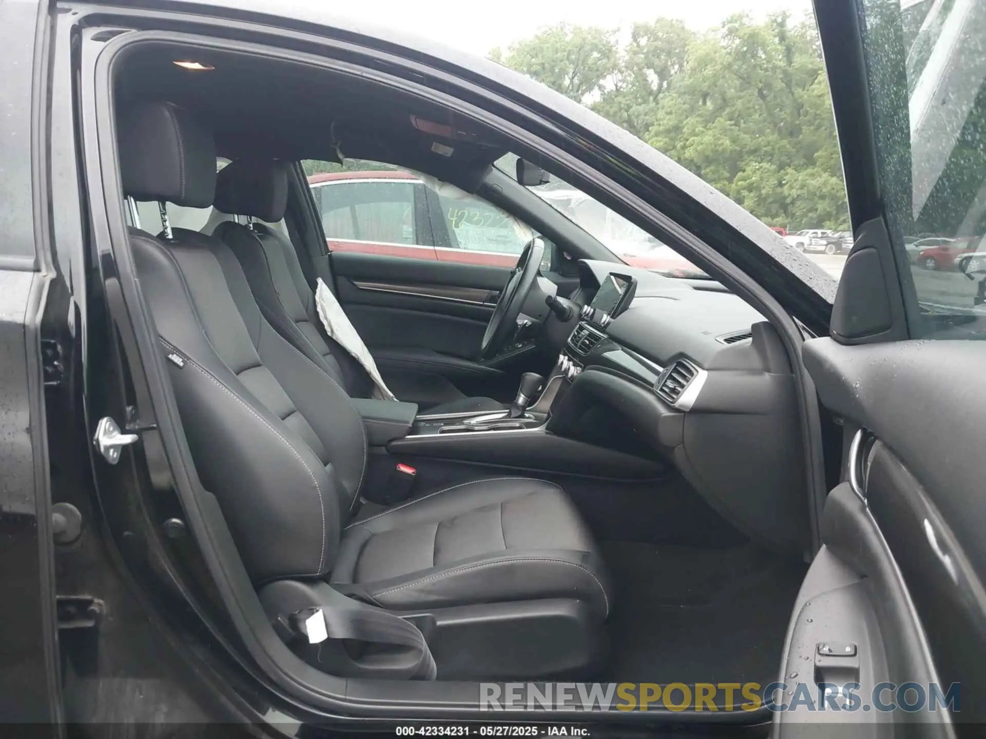 5 Photograph of a damaged car 1HGCV1F35NA116075 HONDA ACCORD 2022