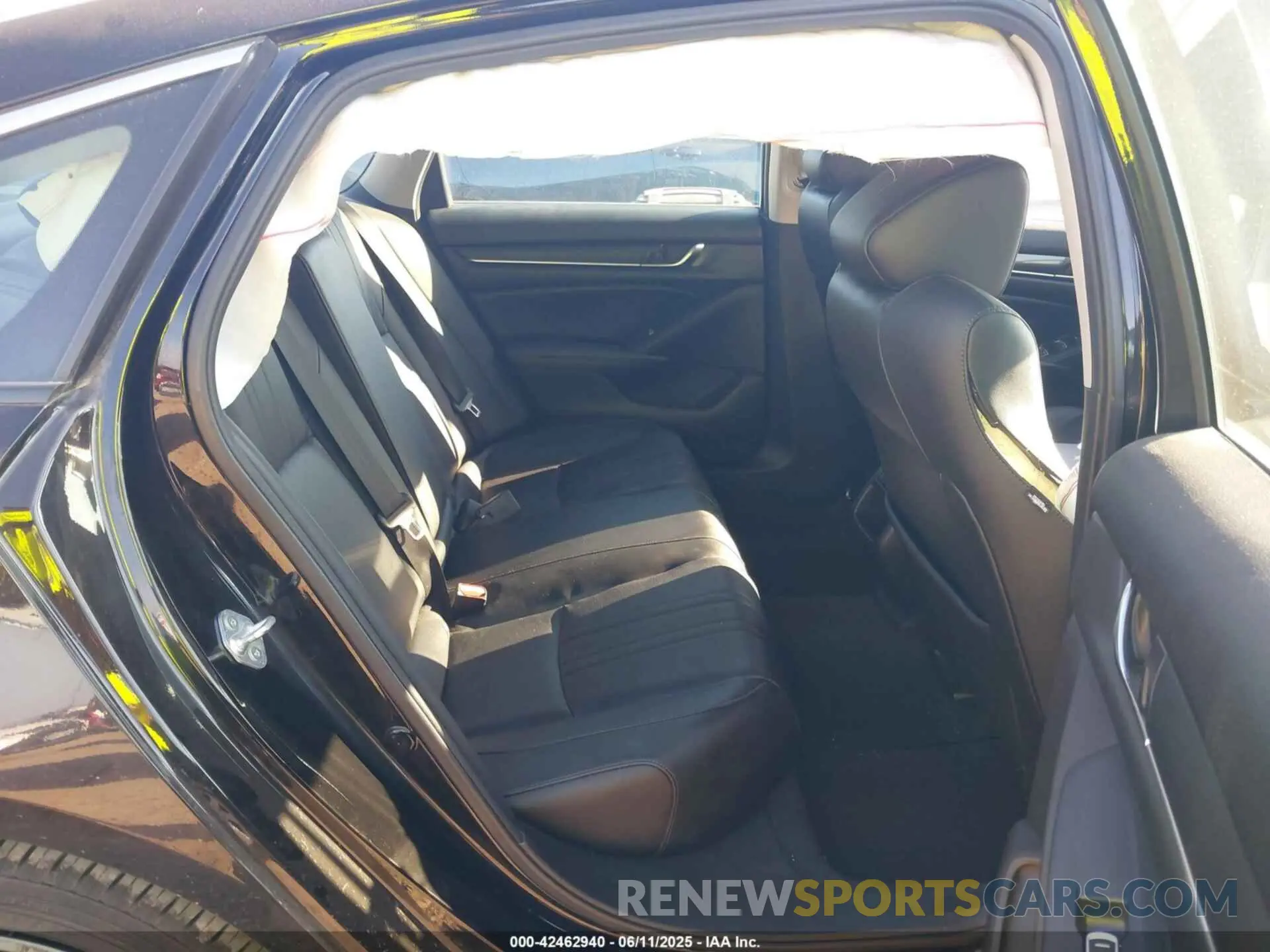 8 Photograph of a damaged car 1HGCV1F40NA061558 HONDA ACCORD 2022