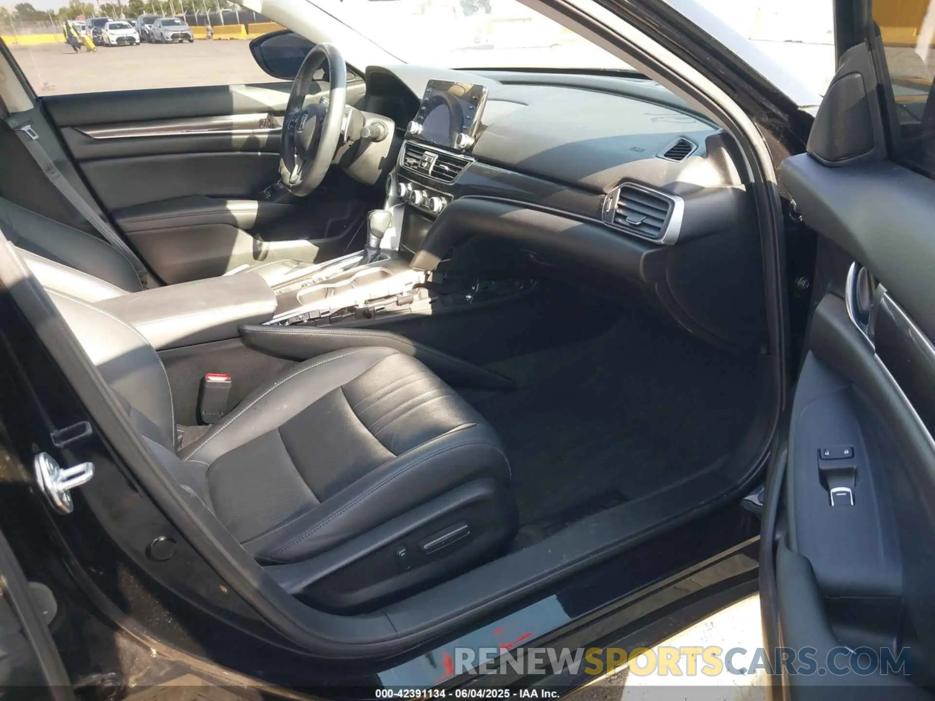 5 Photograph of a damaged car 1HGCV1F40NA061625 HONDA ACCORD 2022