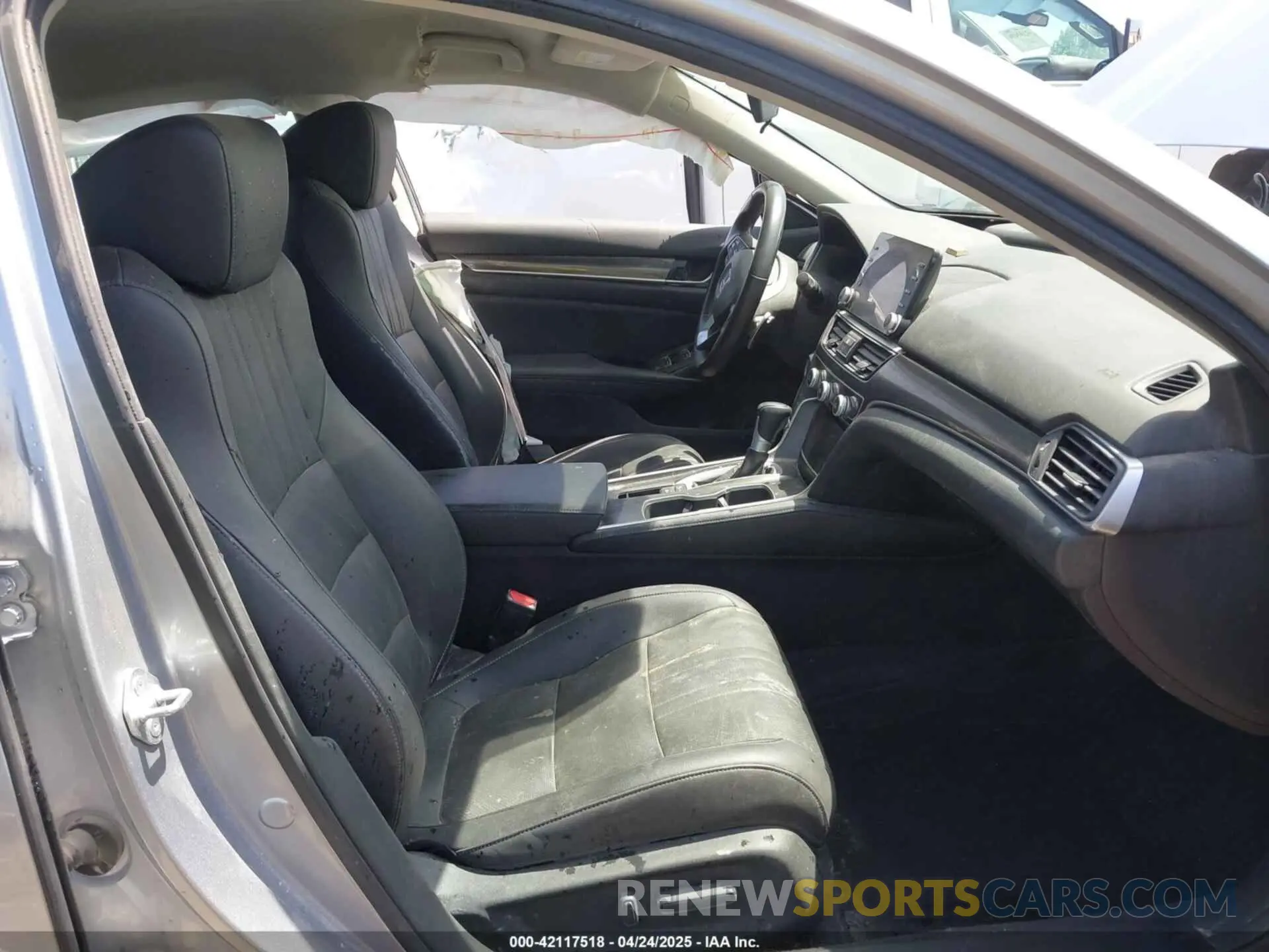 5 Photograph of a damaged car 1HGCV1F43NA080895 HONDA ACCORD 2022