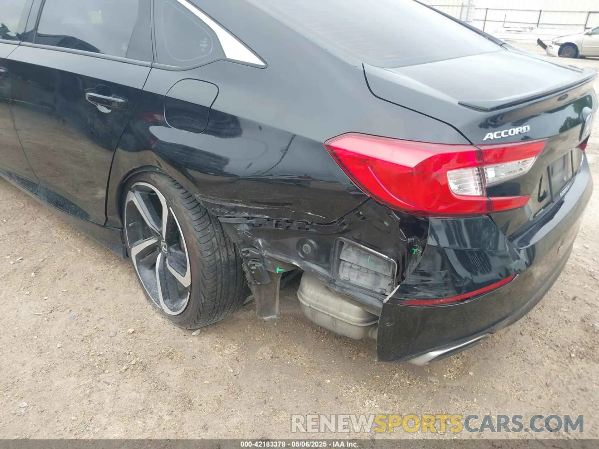 6 Photograph of a damaged car 1HGCV1F46NA015698 HONDA ACCORD 2022