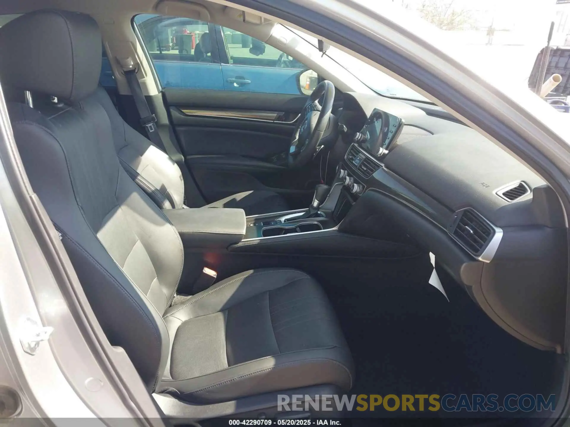 5 Photograph of a damaged car 1HGCV1F49NA069433 HONDA ACCORD 2022