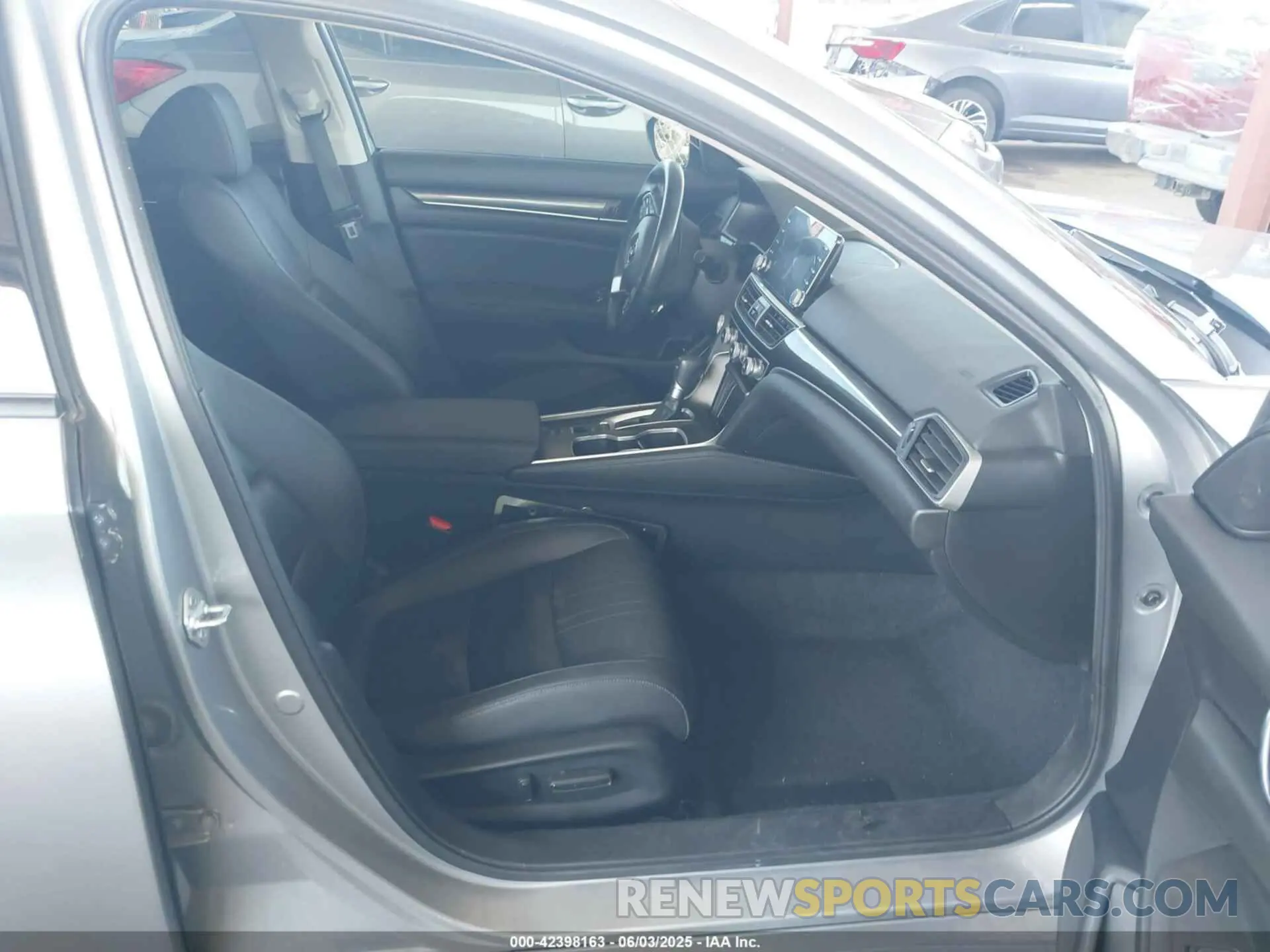 5 Photograph of a damaged car 1HGCV1F4XNA064399 HONDA ACCORD 2022