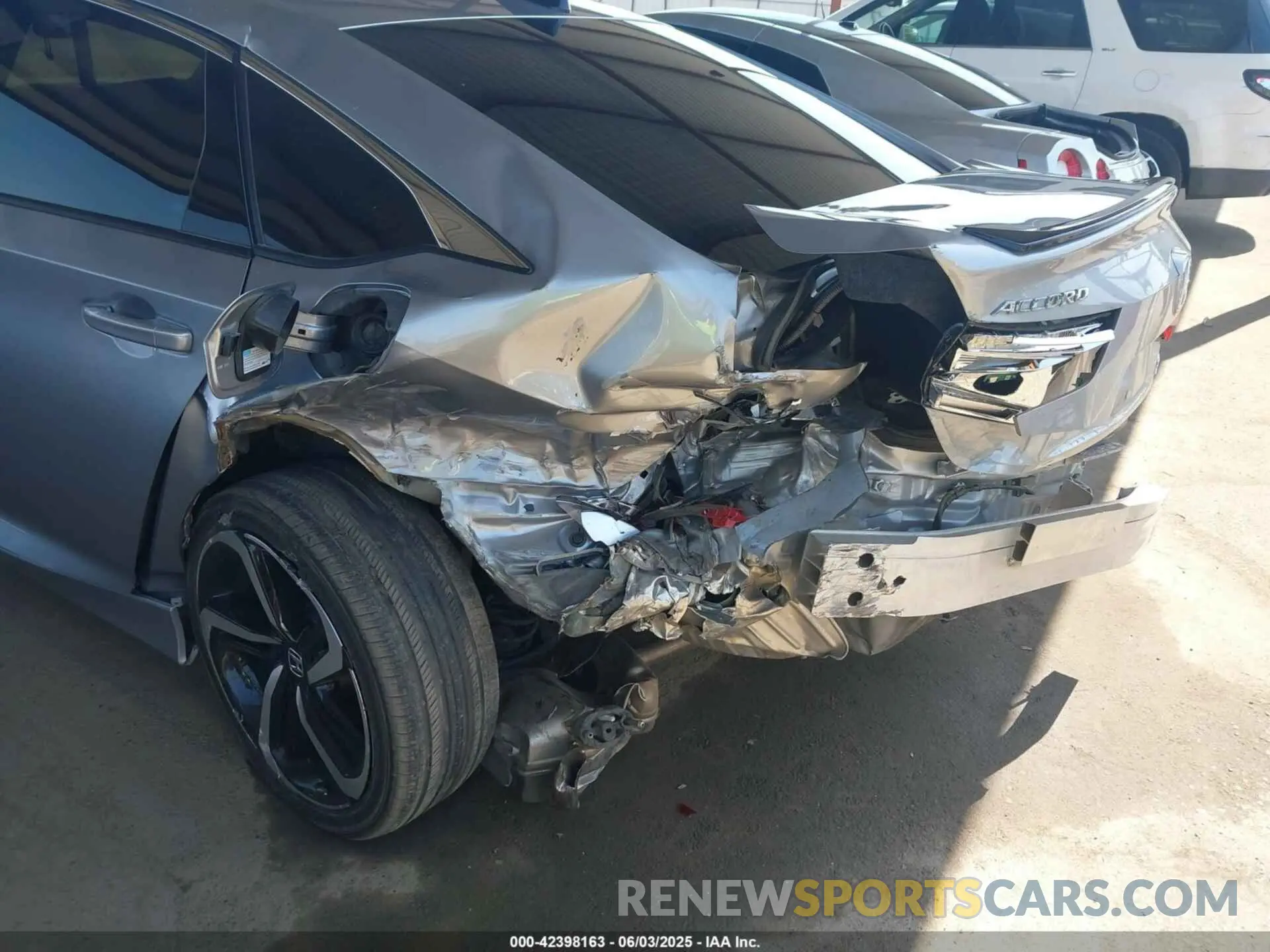 6 Photograph of a damaged car 1HGCV1F4XNA064399 HONDA ACCORD 2022