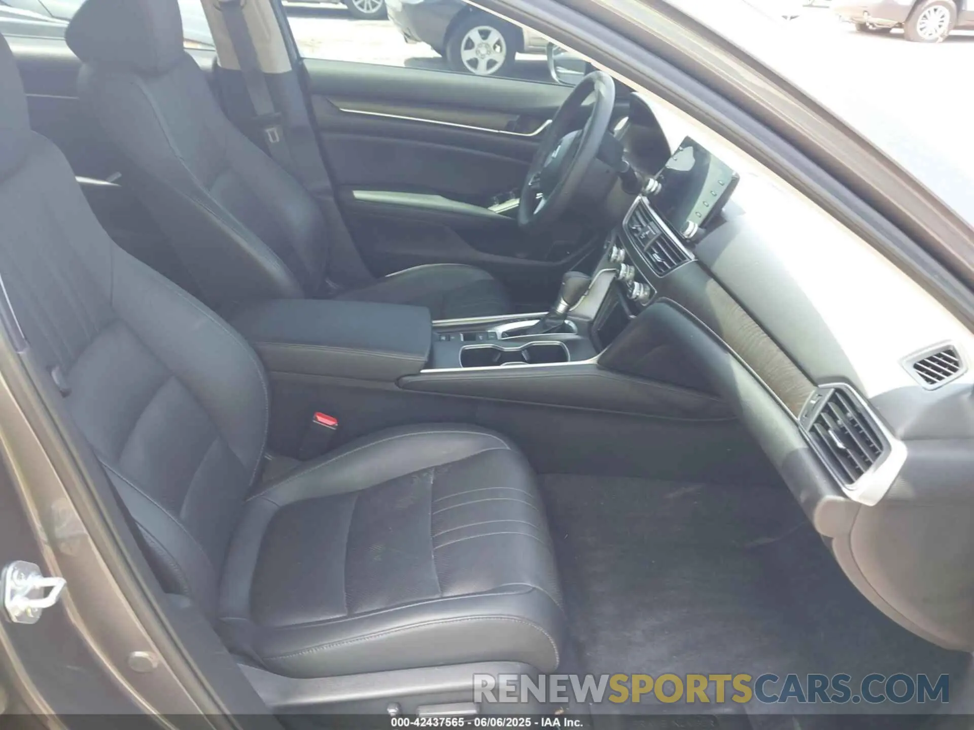 5 Photograph of a damaged car 1HGCV1F51NA071654 HONDA ACCORD 2022