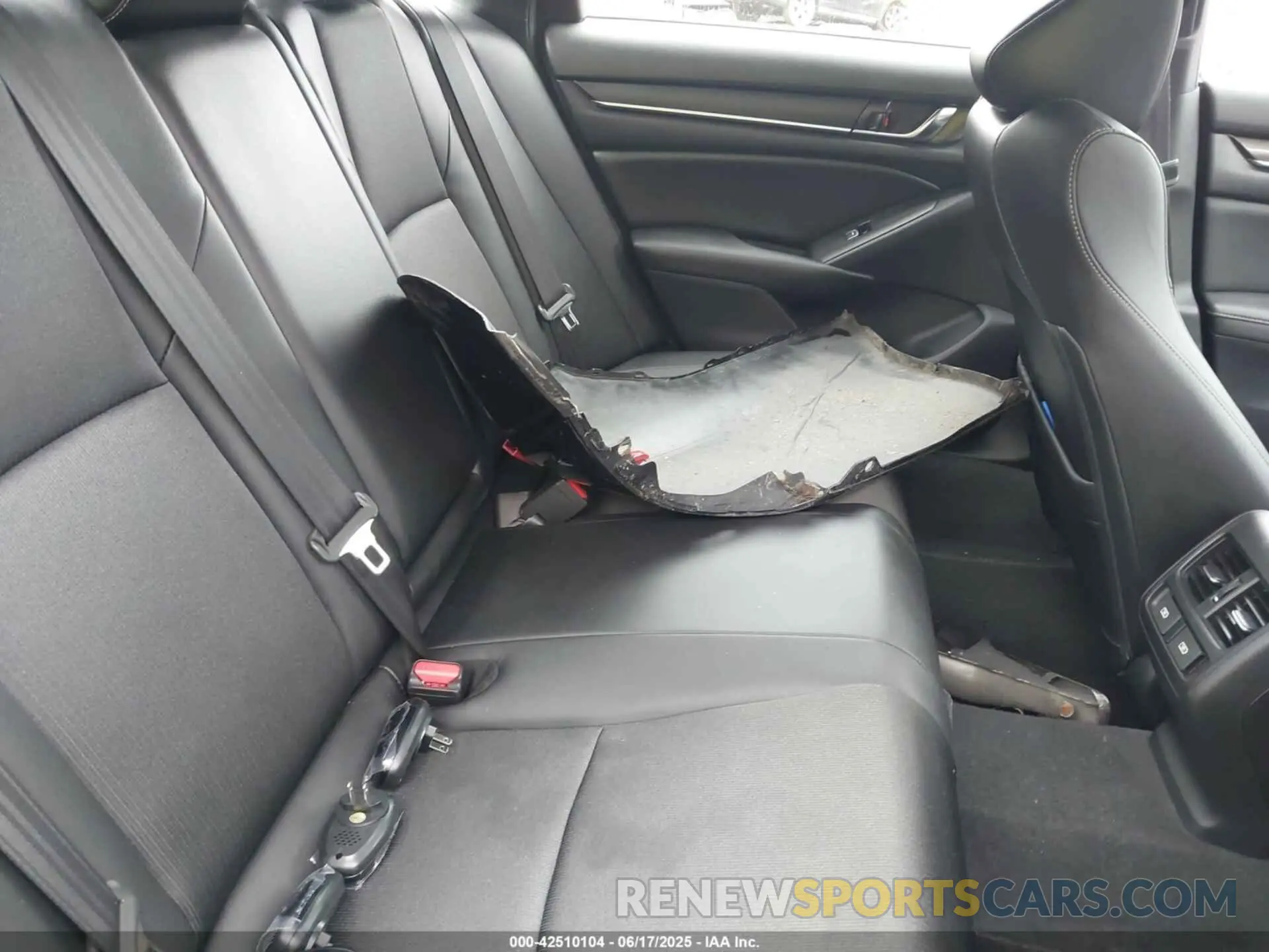 8 Photograph of a damaged car 1HGCV2F31NA018733 HONDA ACCORD 2022