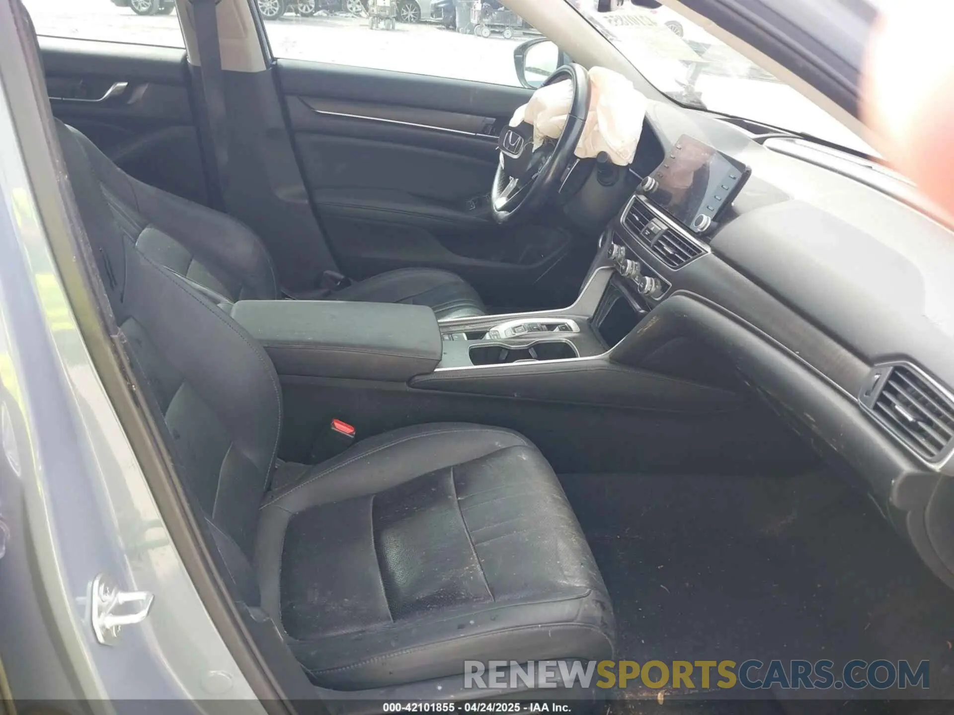 5 Photograph of a damaged car 1HGCV2F90NA011518 HONDA ACCORD 2022