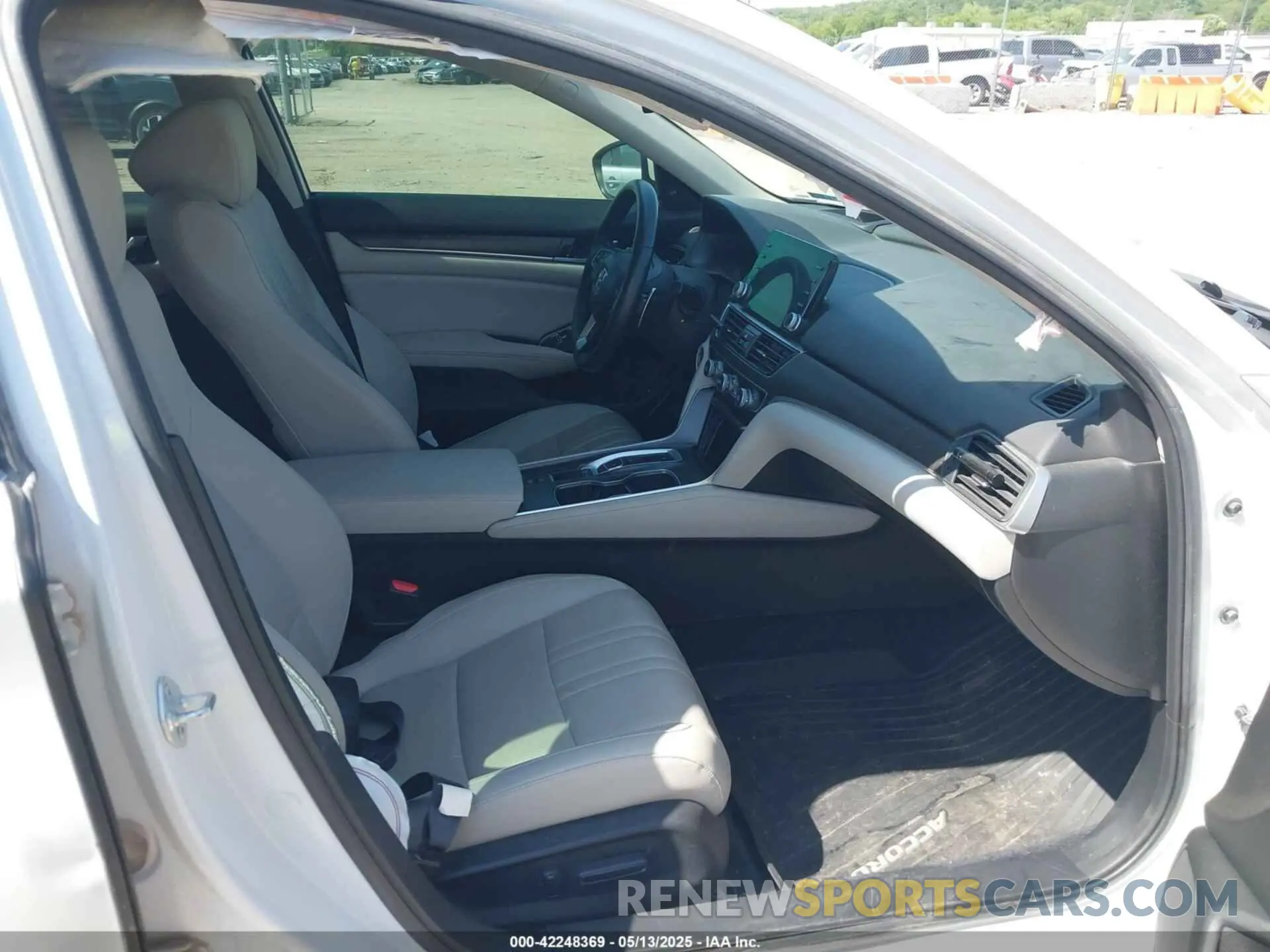 5 Photograph of a damaged car 1HGCV2F92NA003629 HONDA ACCORD 2022