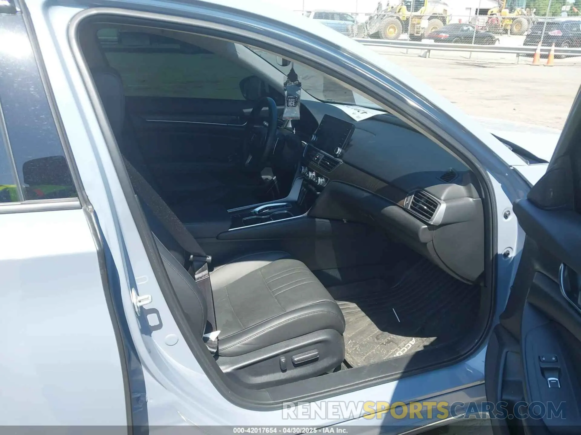 5 Photograph of a damaged car 1HGCV2F93NA011528 HONDA ACCORD 2022