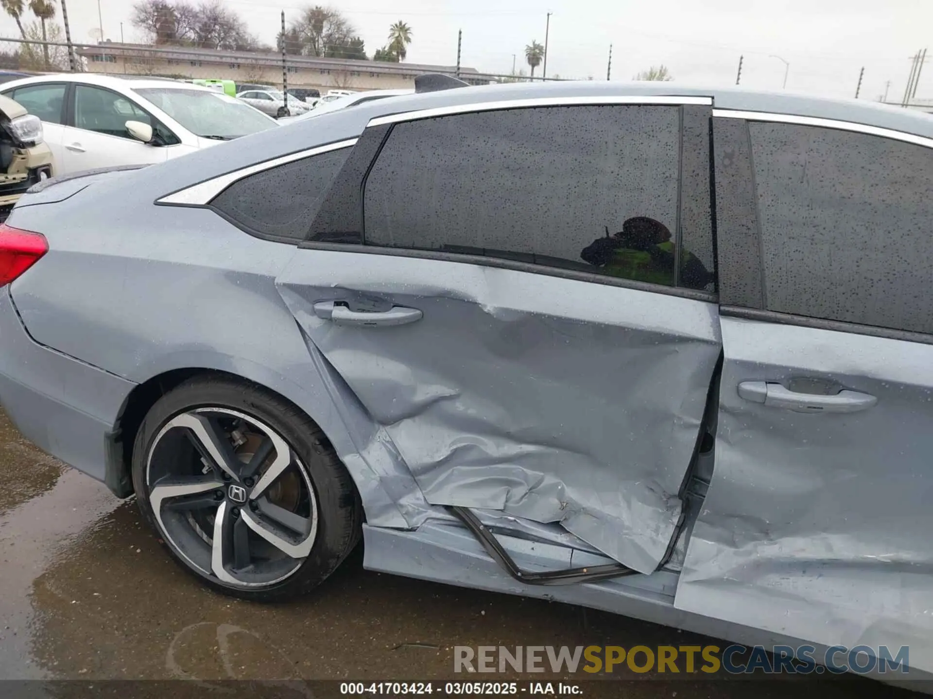 18 Photograph of a damaged car 1HGCV3F24NA025138 HONDA ACCORD 2022