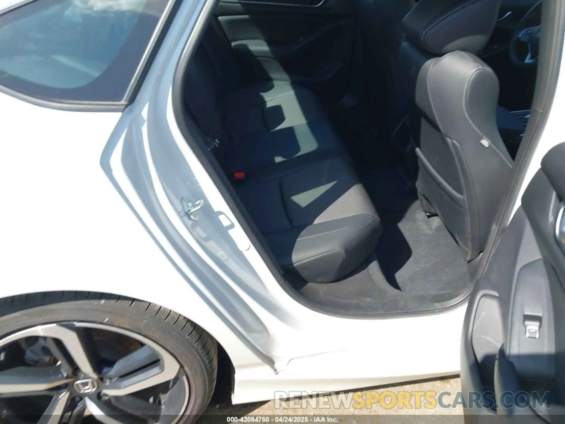 8 Photograph of a damaged car 1HGCV3F24NA032073 HONDA ACCORD 2022