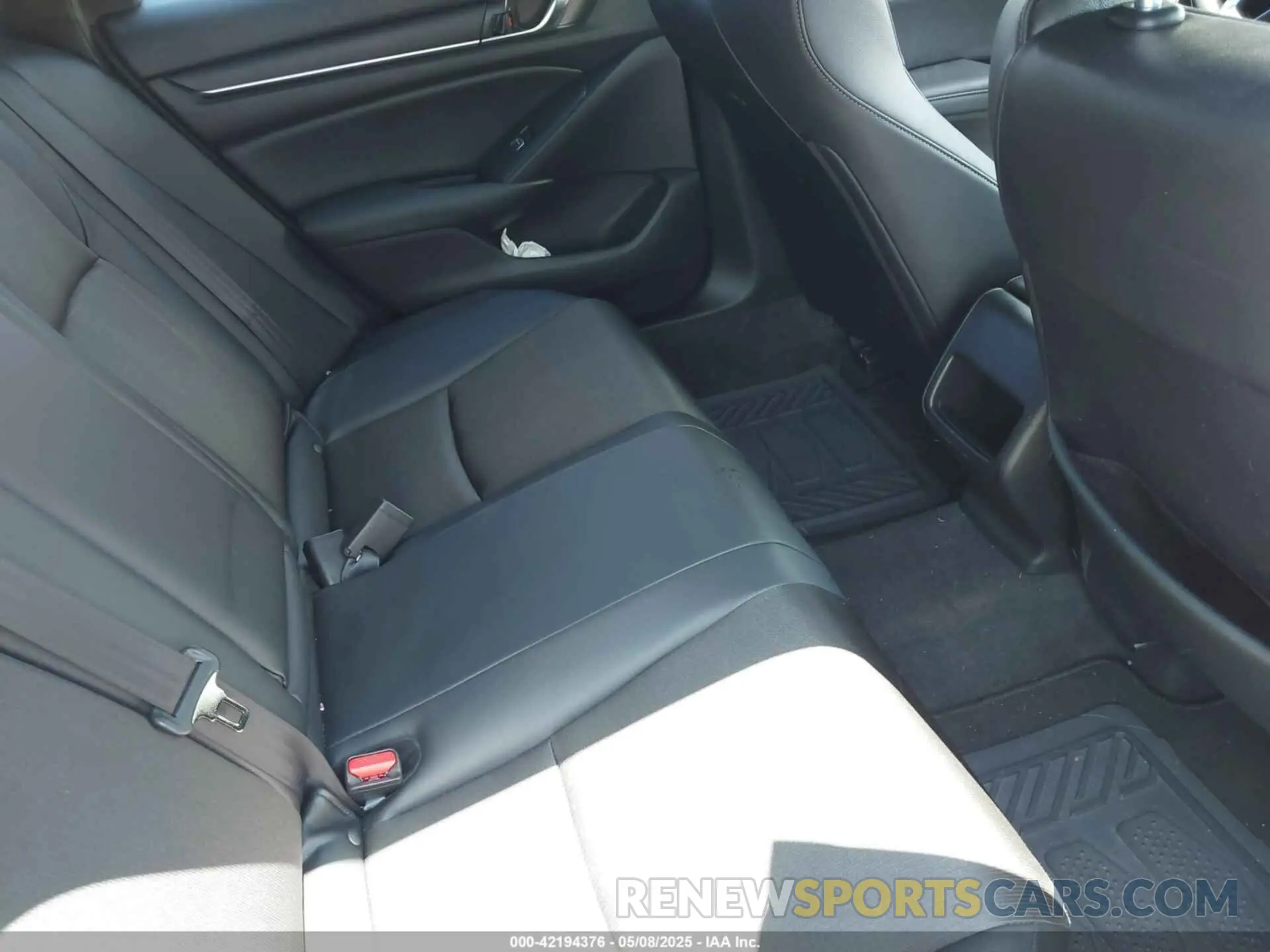 8 Photograph of a damaged car 1HGCV3F27NA006423 HONDA ACCORD 2022
