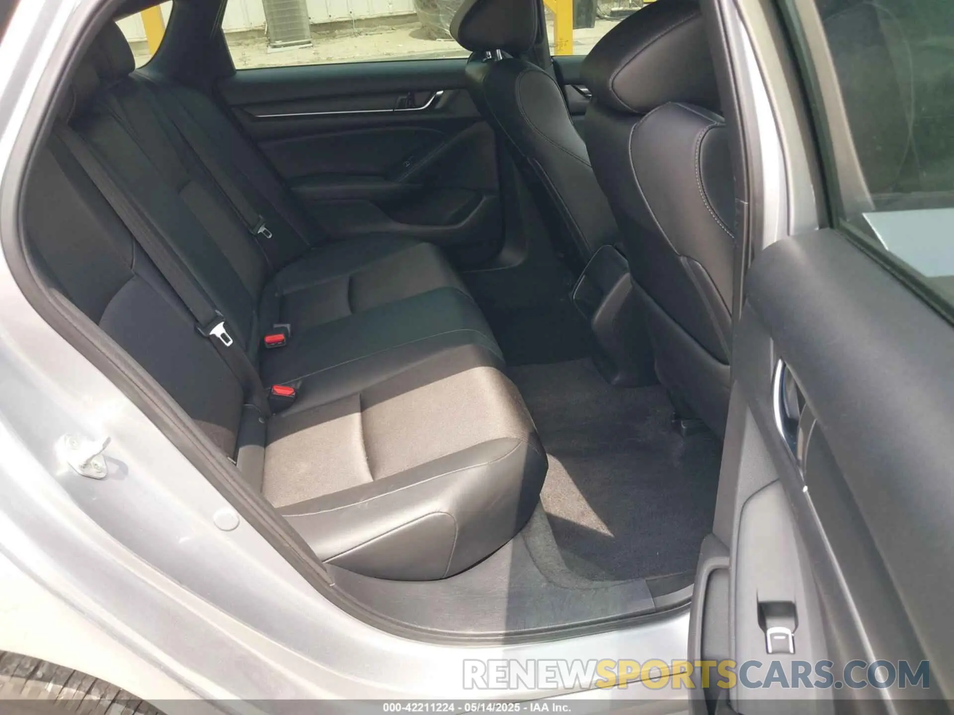 8 Photograph of a damaged car 1HGCV3F28NA039477 HONDA ACCORD 2022