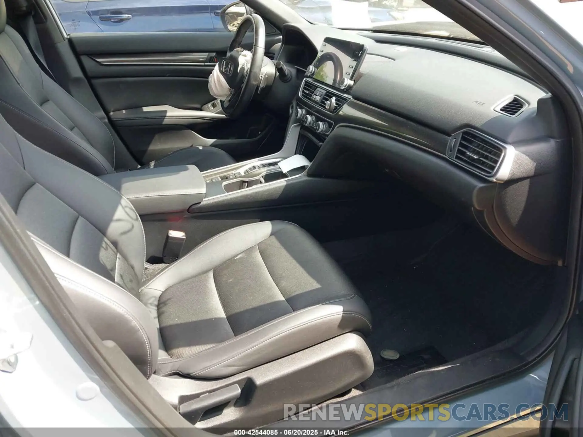 5 Photograph of a damaged car 1HGCV3F29NA043599 HONDA ACCORD 2022