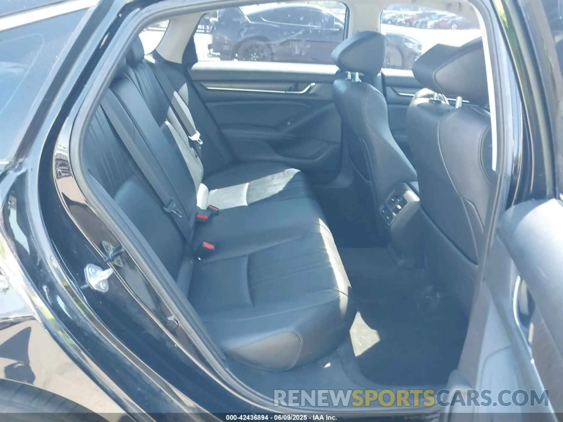 8 Photograph of a damaged car 1HGCV3F58NA019403 HONDA ACCORD 2022