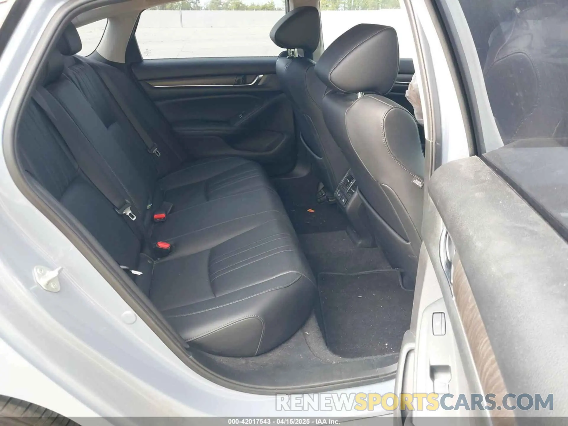 8 Photograph of a damaged car 1HGCV3F92NA029136 HONDA ACCORD 2022