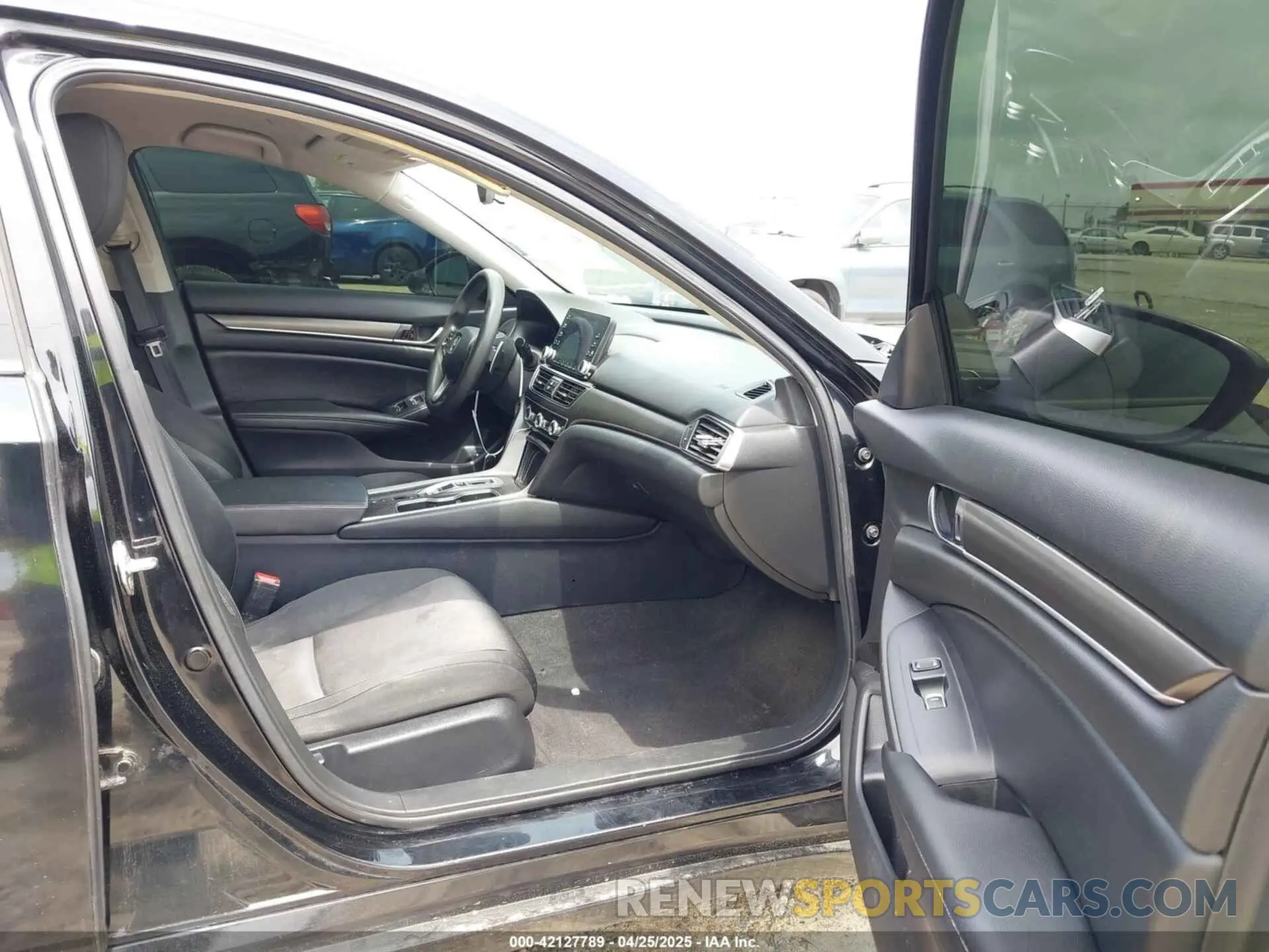 5 Photograph of a damaged car 1HGCV3F17KA010975 HONDA ACCORD HYBRID 2019