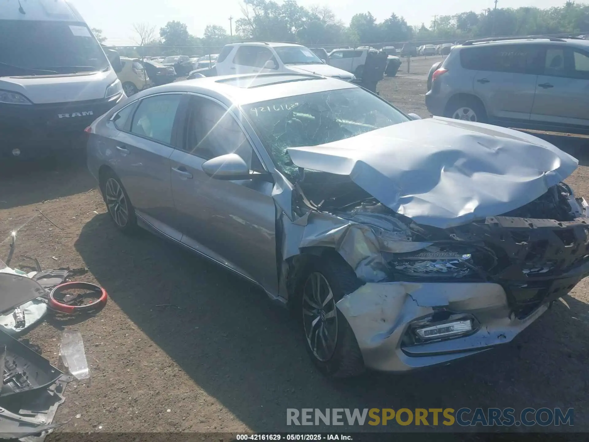 1 Photograph of a damaged car 1HGCV3F48KA008906 HONDA ACCORD HYBRID 2019