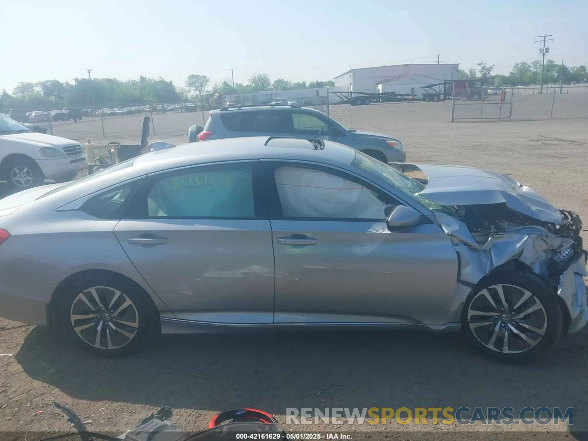 13 Photograph of a damaged car 1HGCV3F48KA008906 HONDA ACCORD HYBRID 2019