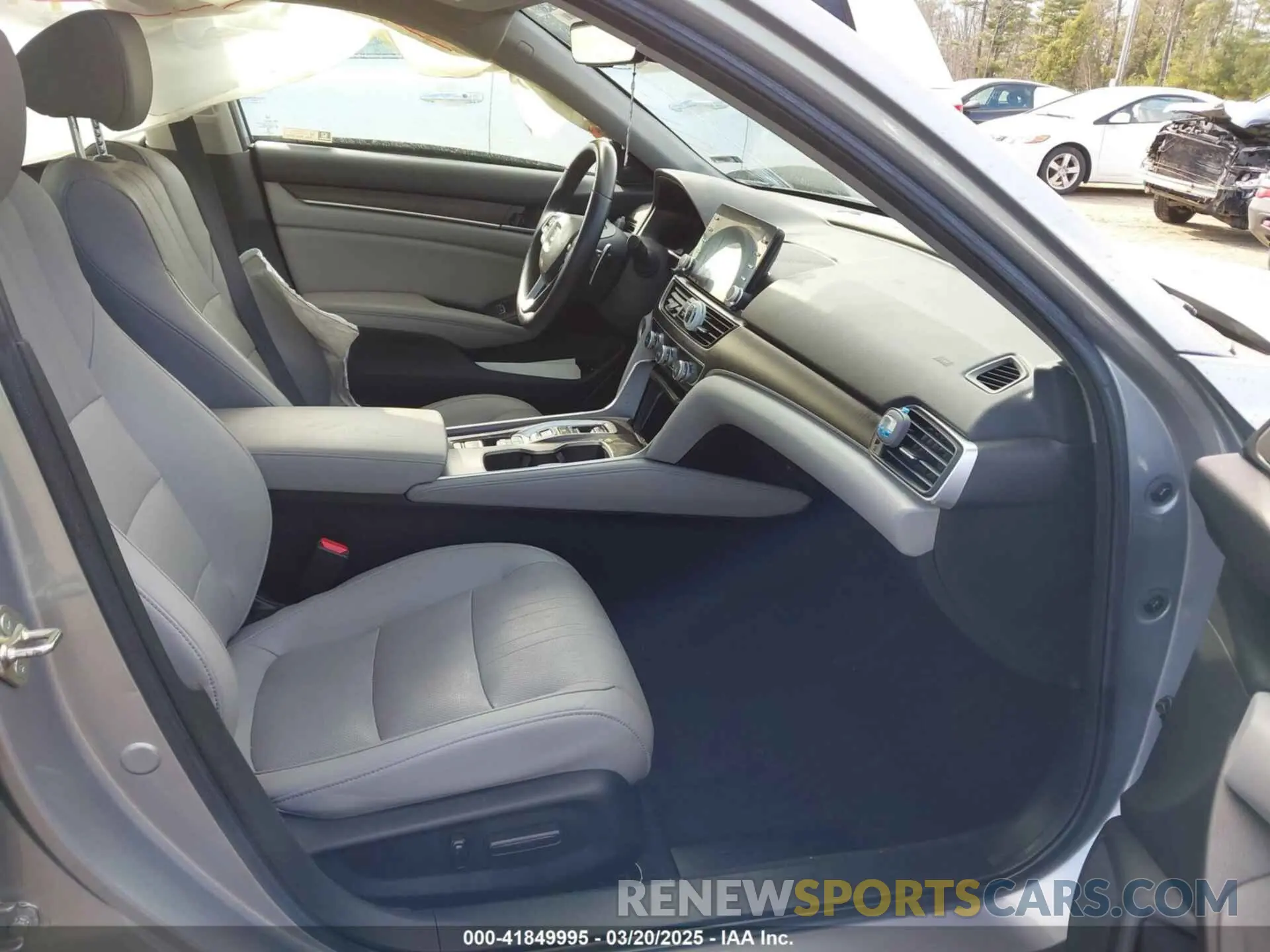 5 Photograph of a damaged car 1HGCV3F56KA001218 HONDA ACCORD HYBRID 2019