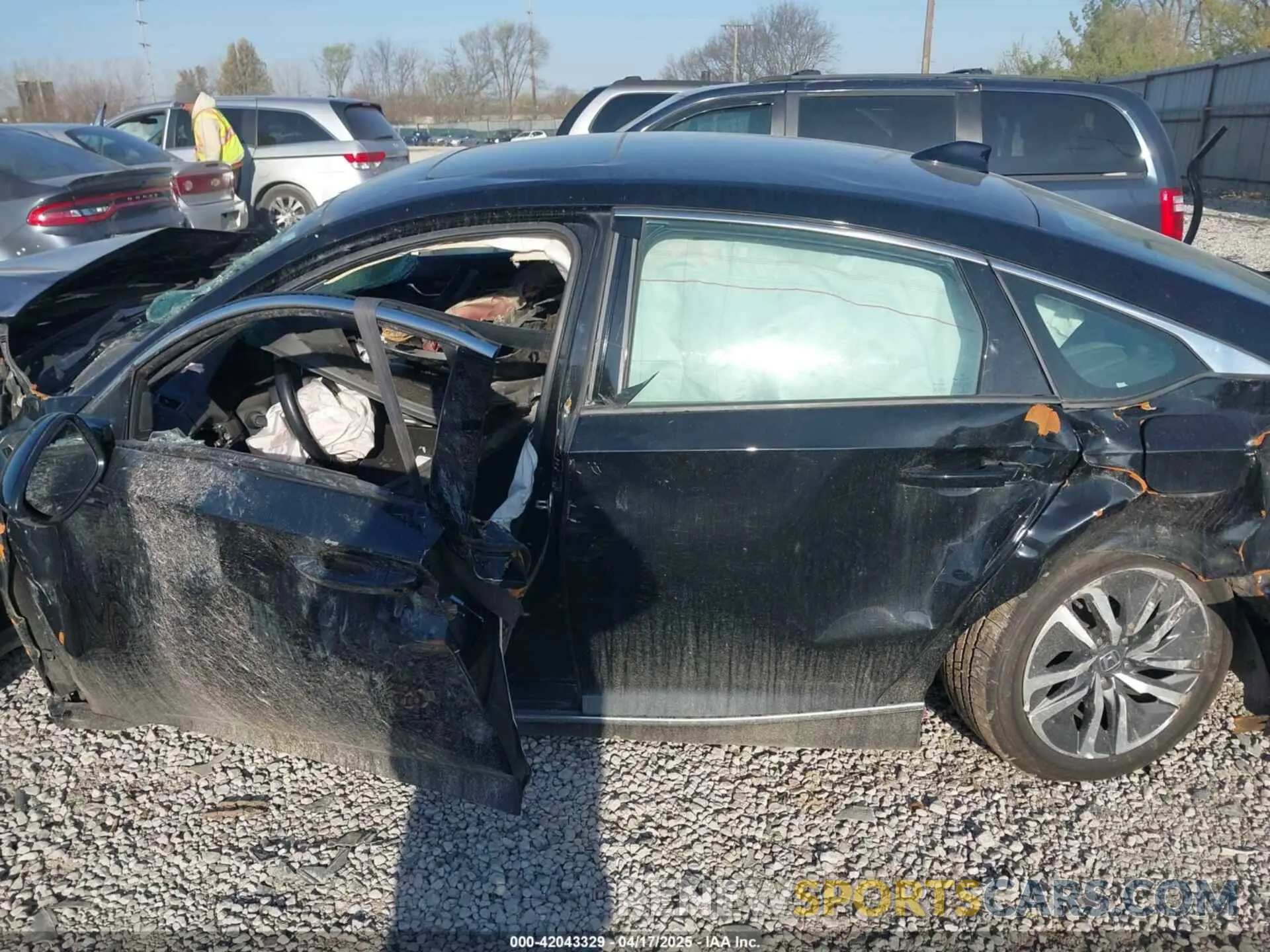 15 Photograph of a damaged car 1HGCV3F57KA012776 HONDA ACCORD HYBRID 2019