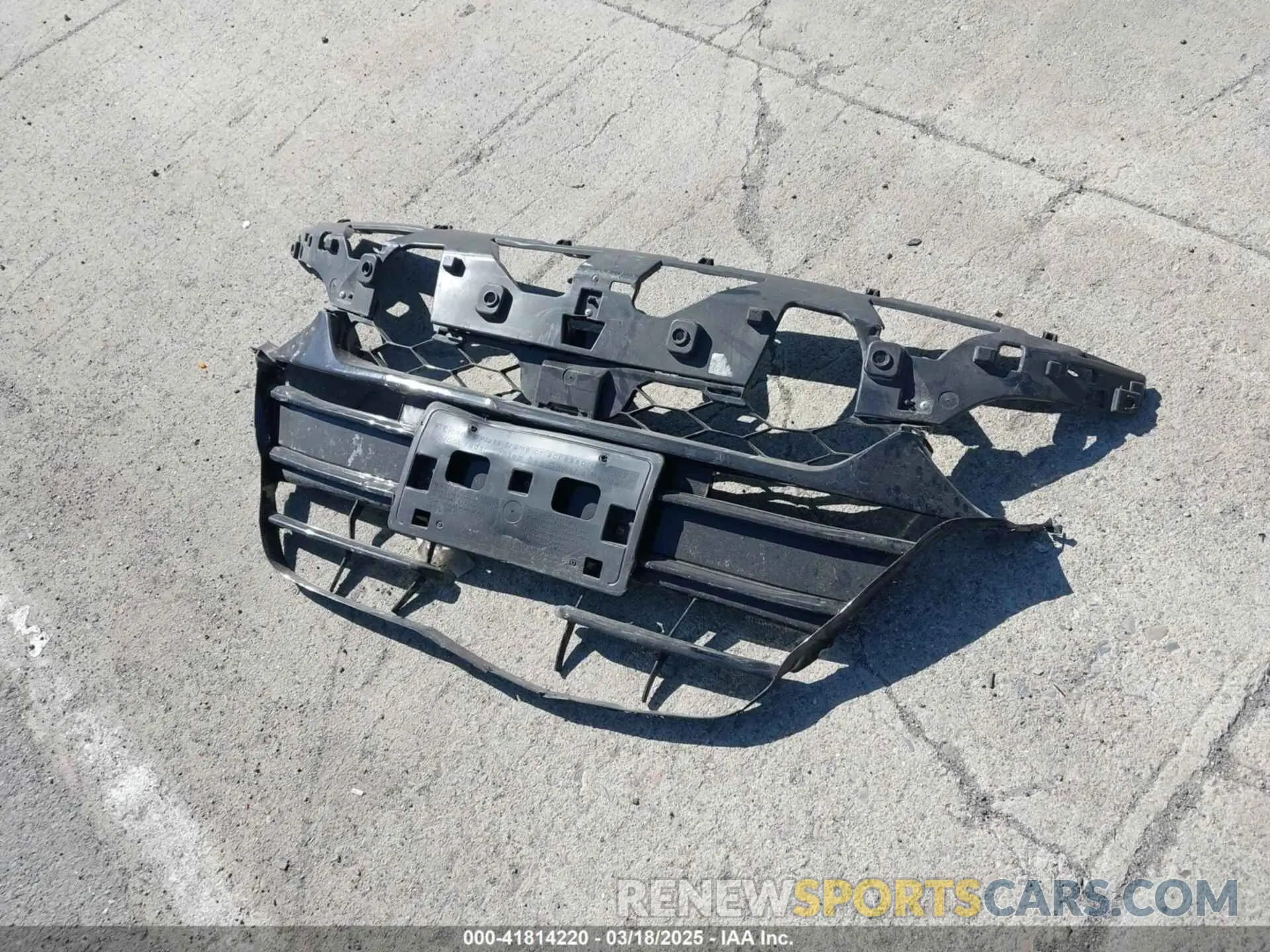 12 Photograph of a damaged car 1HGCV3F58KA017310 HONDA ACCORD HYBRID 2019