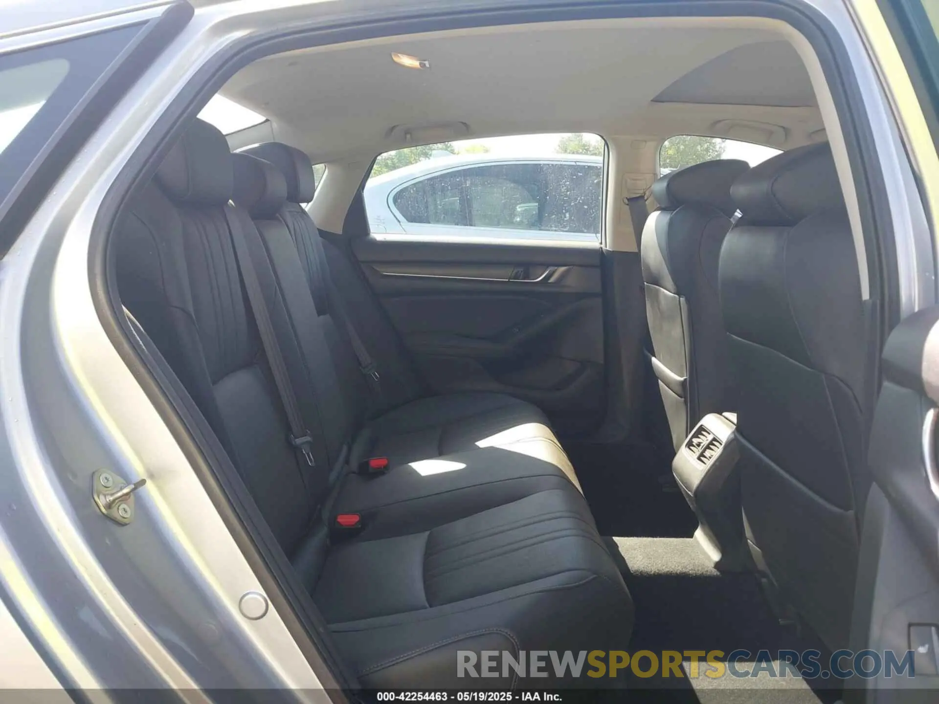 8 Photograph of a damaged car 1HGCV3F91KA021167 HONDA ACCORD HYBRID 2019