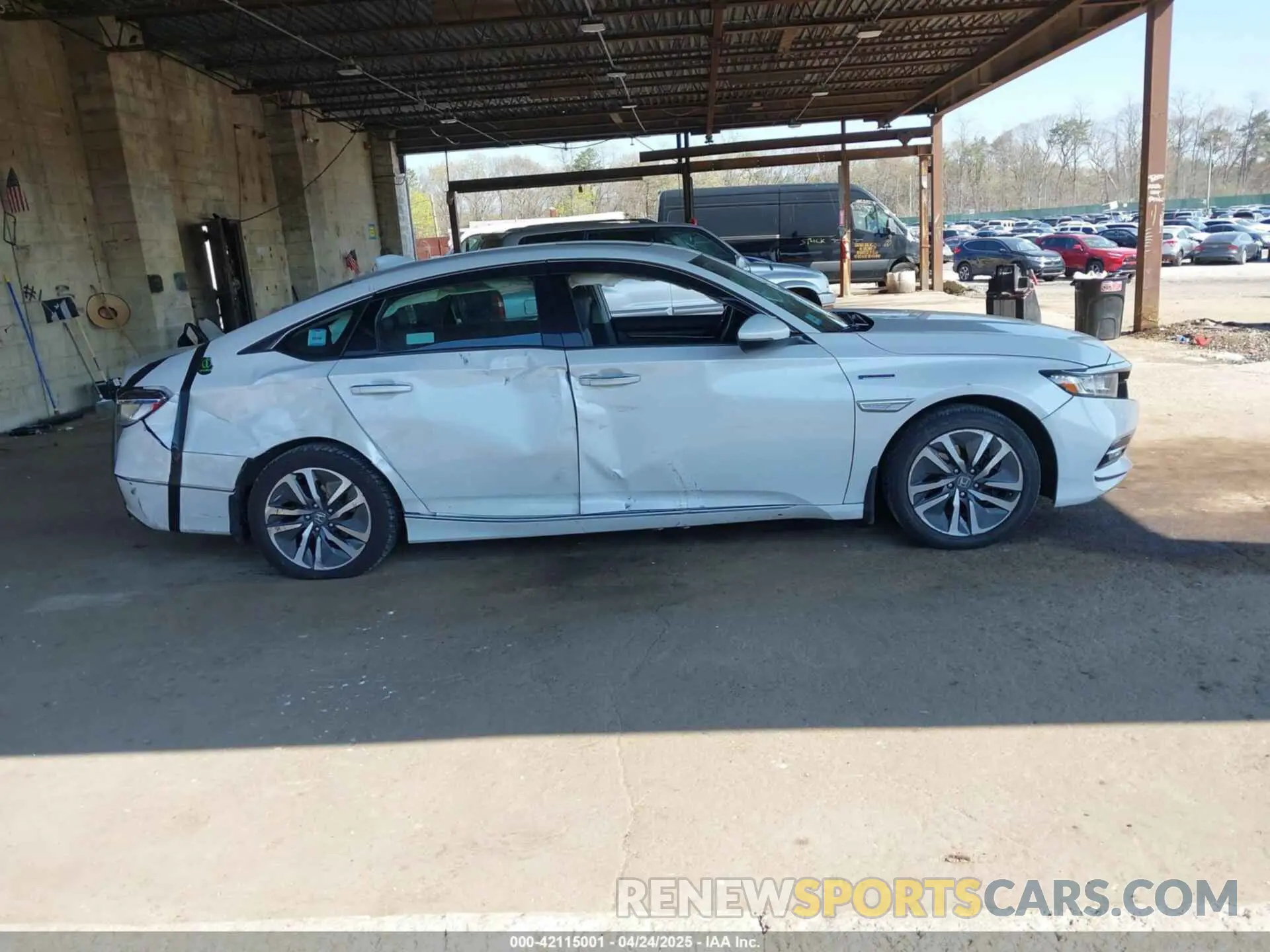 13 Photograph of a damaged car 1HGCV3F92KA005026 HONDA ACCORD HYBRID 2019