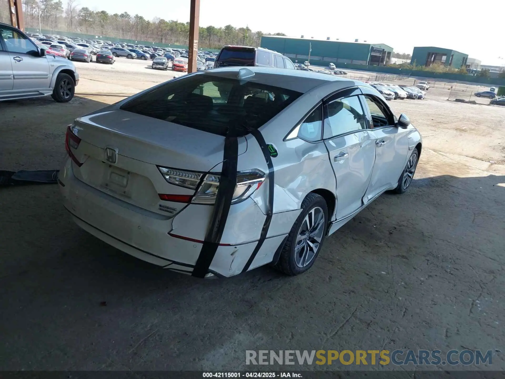 4 Photograph of a damaged car 1HGCV3F92KA005026 HONDA ACCORD HYBRID 2019