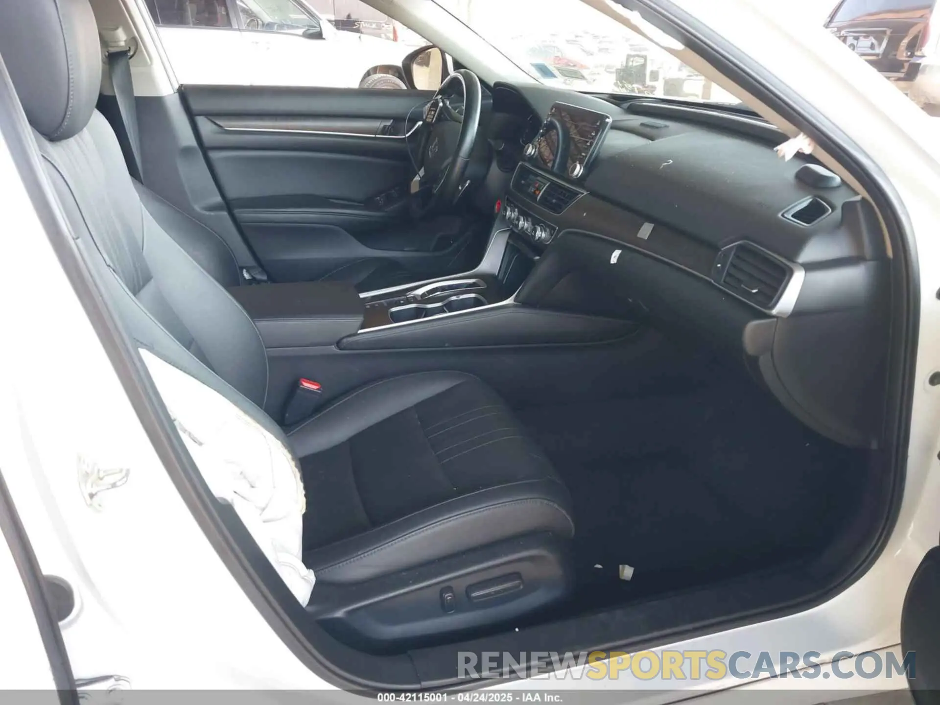 5 Photograph of a damaged car 1HGCV3F92KA005026 HONDA ACCORD HYBRID 2019