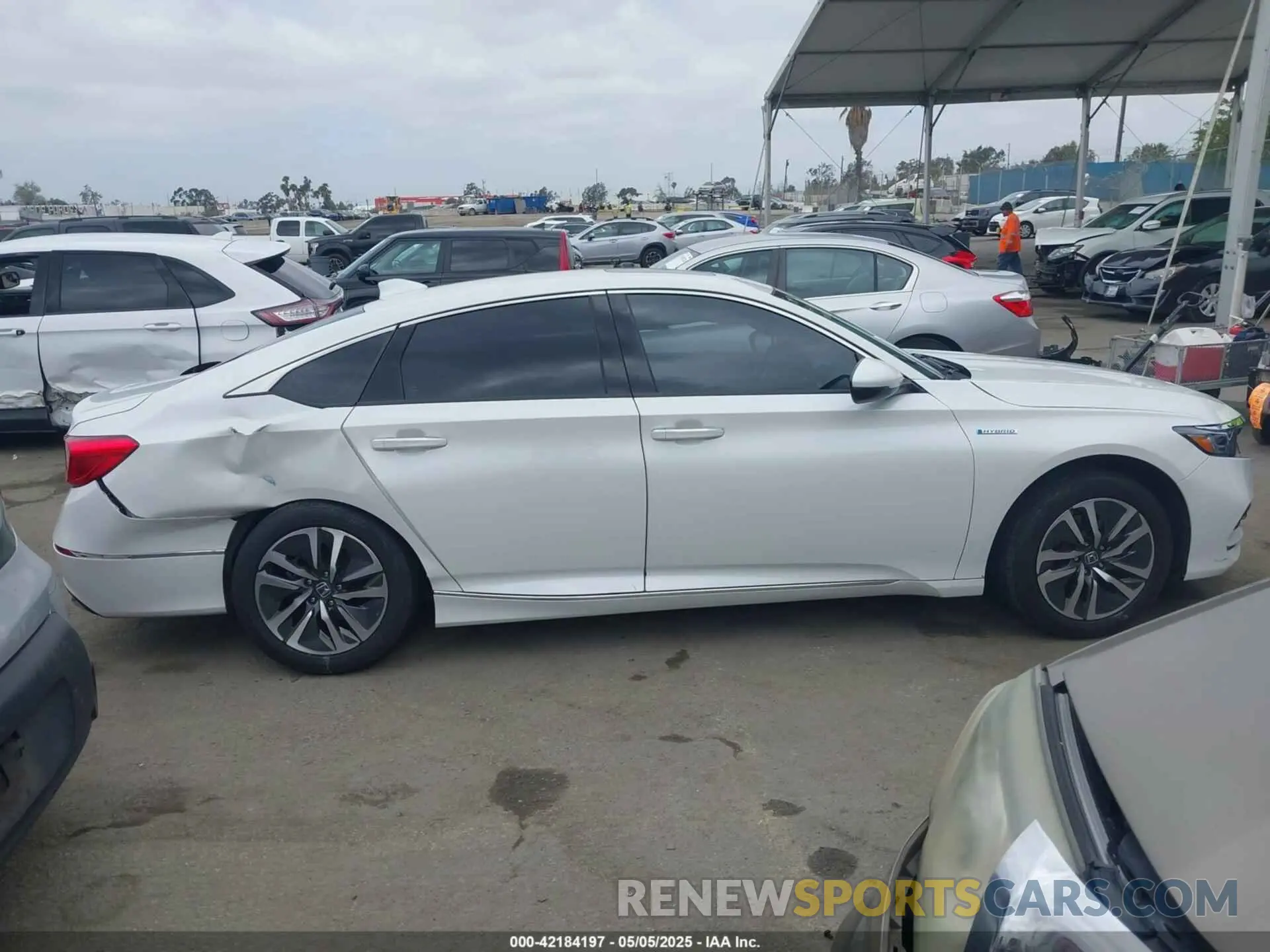13 Photograph of a damaged car 1HGCV3F9XKA000284 HONDA ACCORD HYBRID 2019