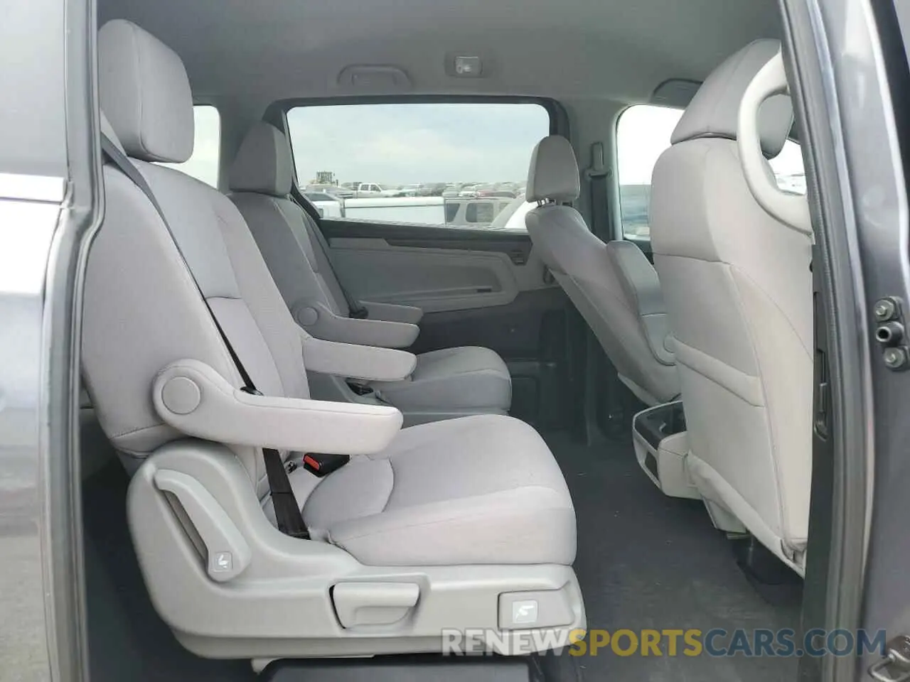 11 Photograph of a damaged car 5FNRL6H22KB122242 HONDA All Models 2019