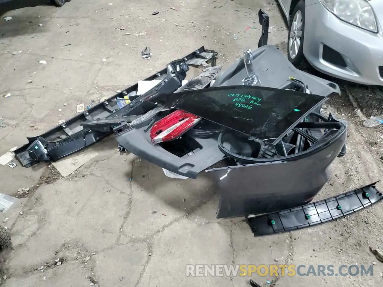 13 Photograph of a damaged car 5FNRL6H24KB101473 HONDA All Models 2019