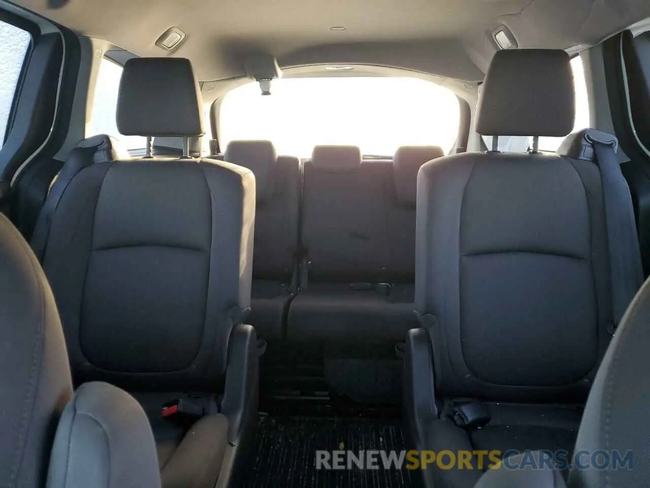 10 Photograph of a damaged car 5FNRL6H25KB500389 HONDA All Models 2019
