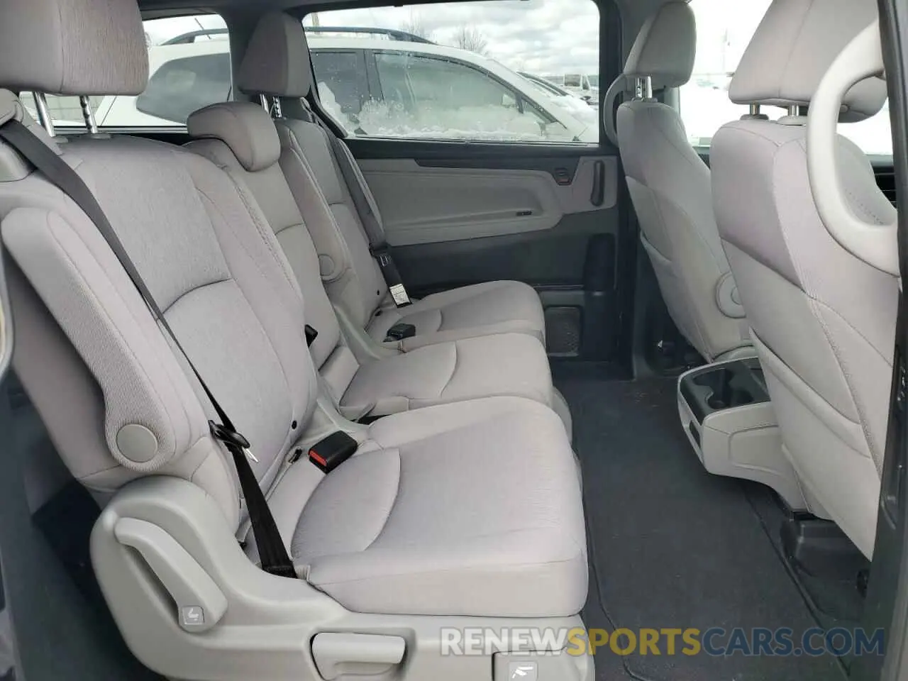 11 Photograph of a damaged car 5FNRL6H50KB111802 HONDA All Models 2019