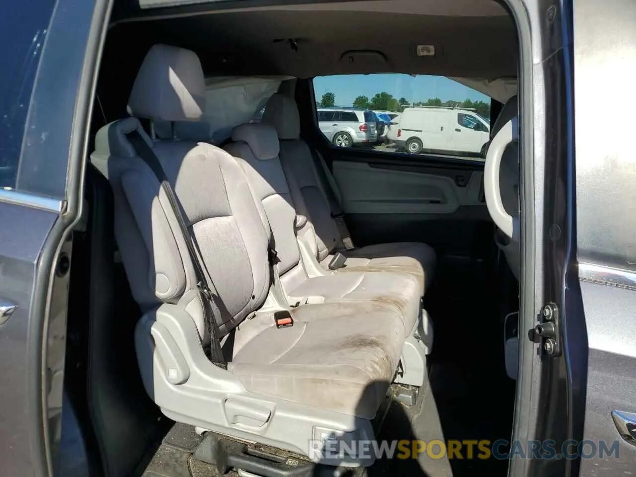 11 Photograph of a damaged car 5FNRL6H52KB122784 HONDA All Models 2019