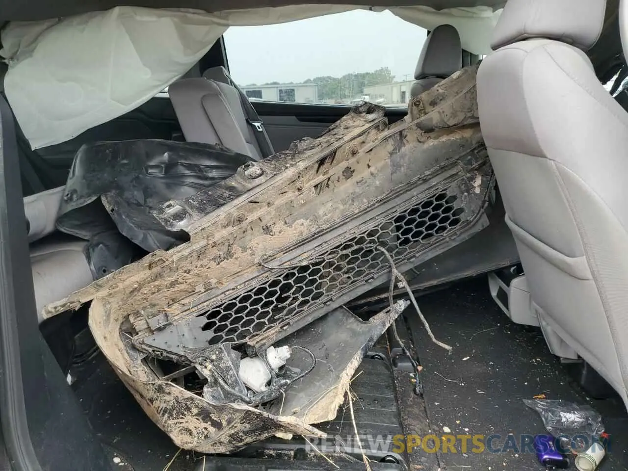 11 Photograph of a damaged car 5FNRL6H55KB122830 HONDA All Models 2019