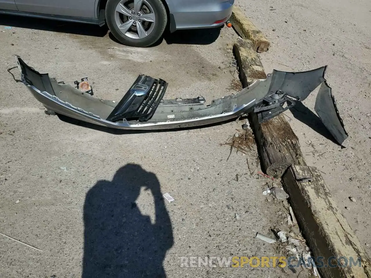 12 Photograph of a damaged car 5FNRL6H56KB053887 HONDA All Models 2019