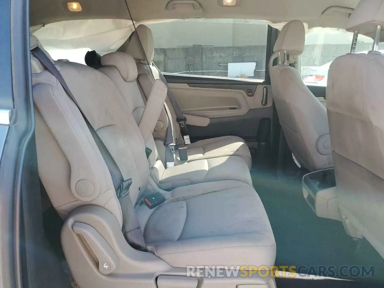 11 Photograph of a damaged car 5FNRL6H58KB052482 HONDA All Models 2019