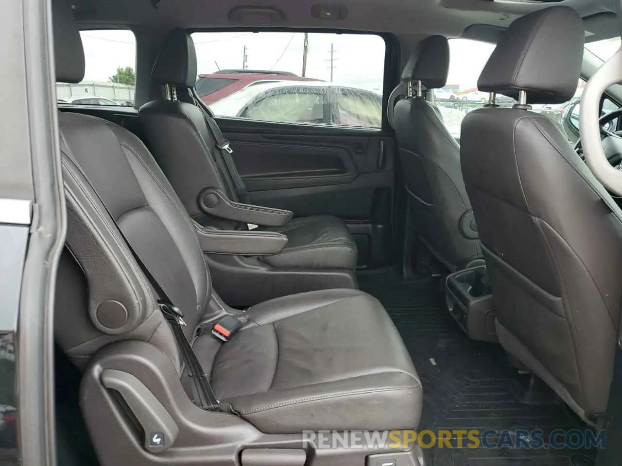 11 Photograph of a damaged car 5FNRL6H70KB038738 HONDA All Models 2019