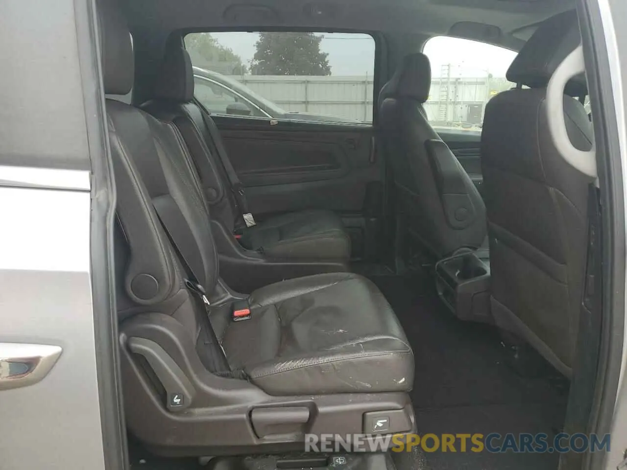 11 Photograph of a damaged car 5FNRL6H71KB001522 HONDA All Models 2019