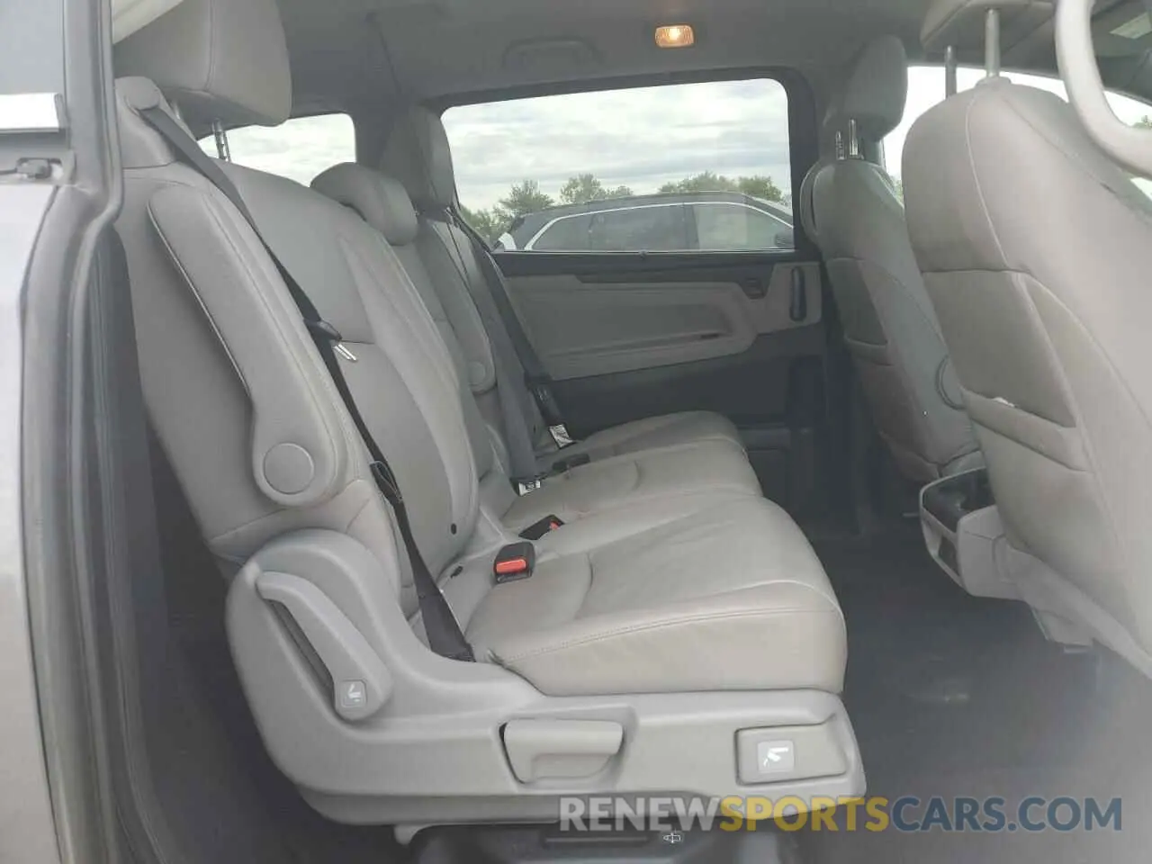 11 Photograph of a damaged car 5FNRL6H71KB056522 HONDA All Models 2019