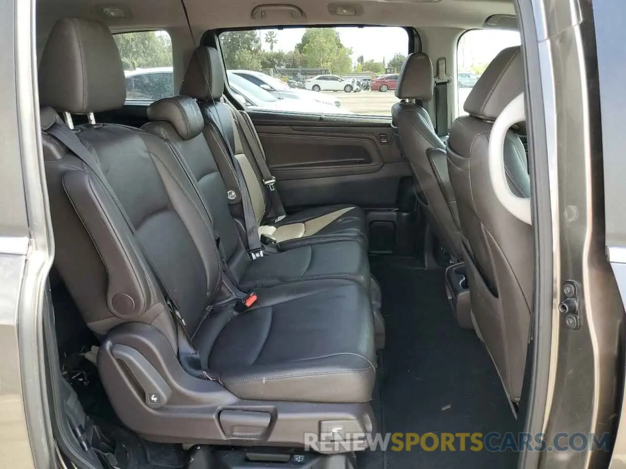 11 Photograph of a damaged car 5FNRL6H71KB066628 HONDA All Models 2019