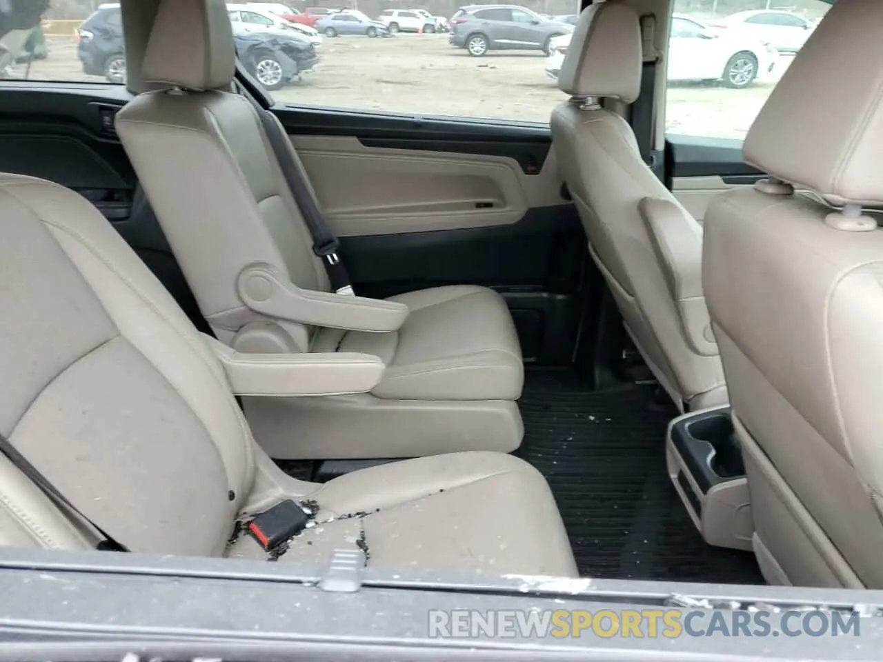 11 Photograph of a damaged car 5FNRL6H71KB072929 HONDA All Models 2019