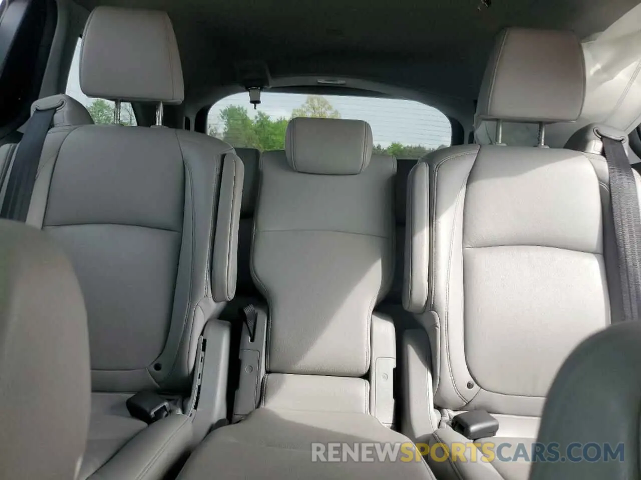 10 Photograph of a damaged car 5FNRL6H72KB018507 HONDA All Models 2019