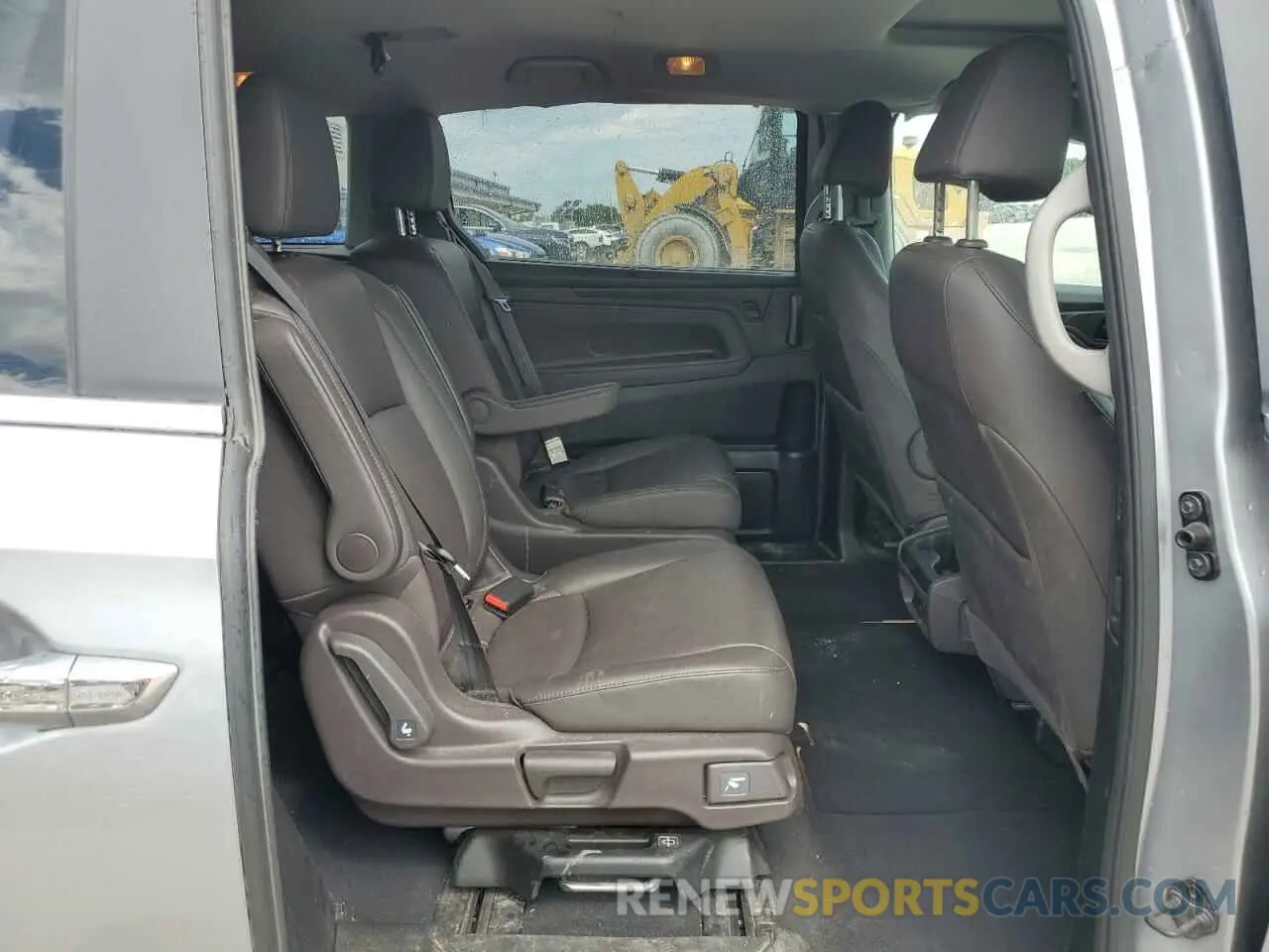 11 Photograph of a damaged car 5FNRL6H72KB132832 HONDA All Models 2019