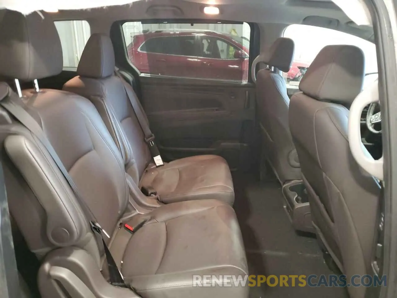 11 Photograph of a damaged car 5FNRL6H72KB138520 HONDA All Models 2019