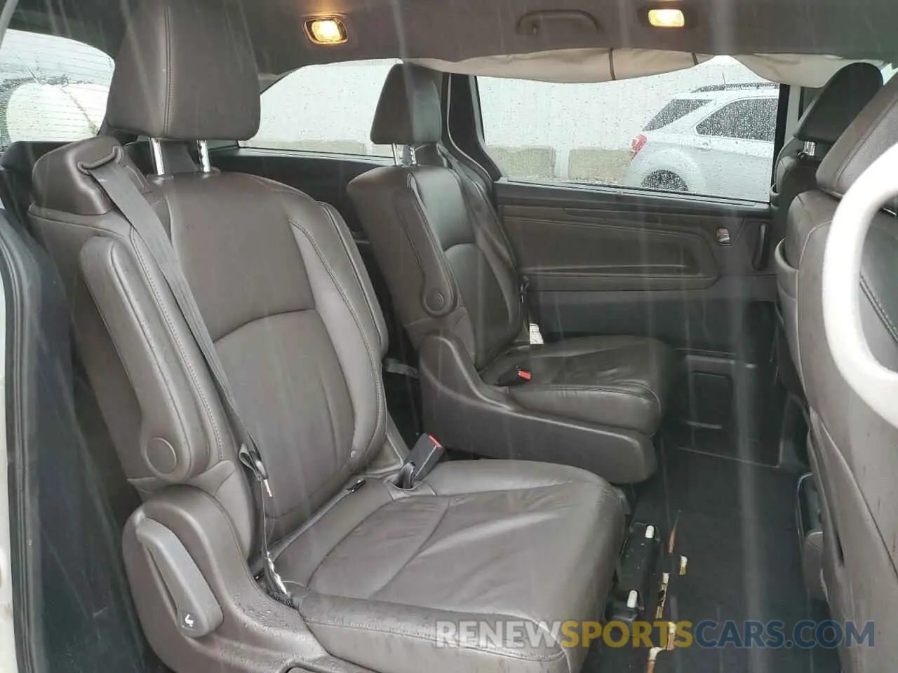 11 Photograph of a damaged car 5FNRL6H73KB057624 HONDA All Models 2019