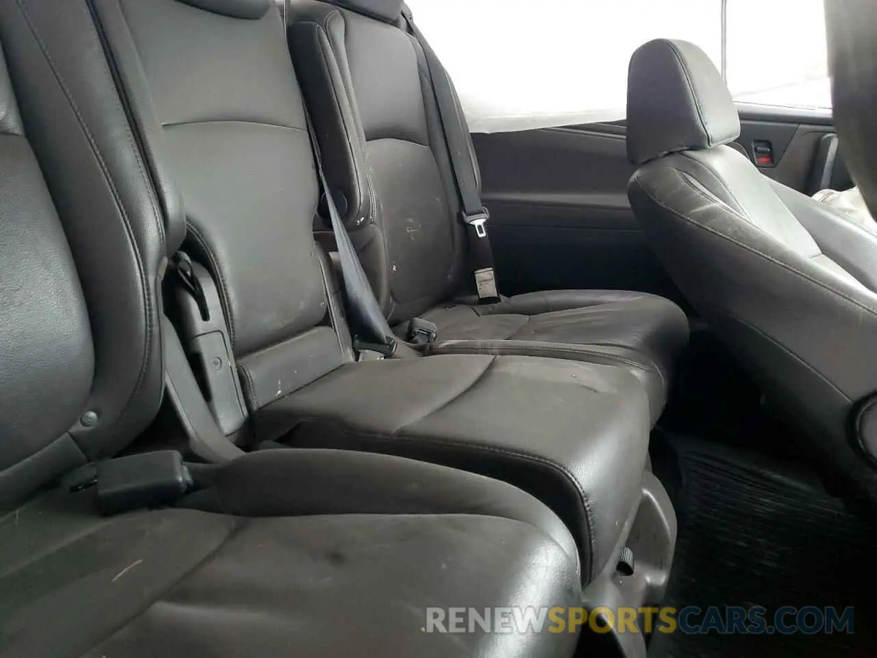 11 Photograph of a damaged car 5FNRL6H73KB121127 HONDA All Models 2019