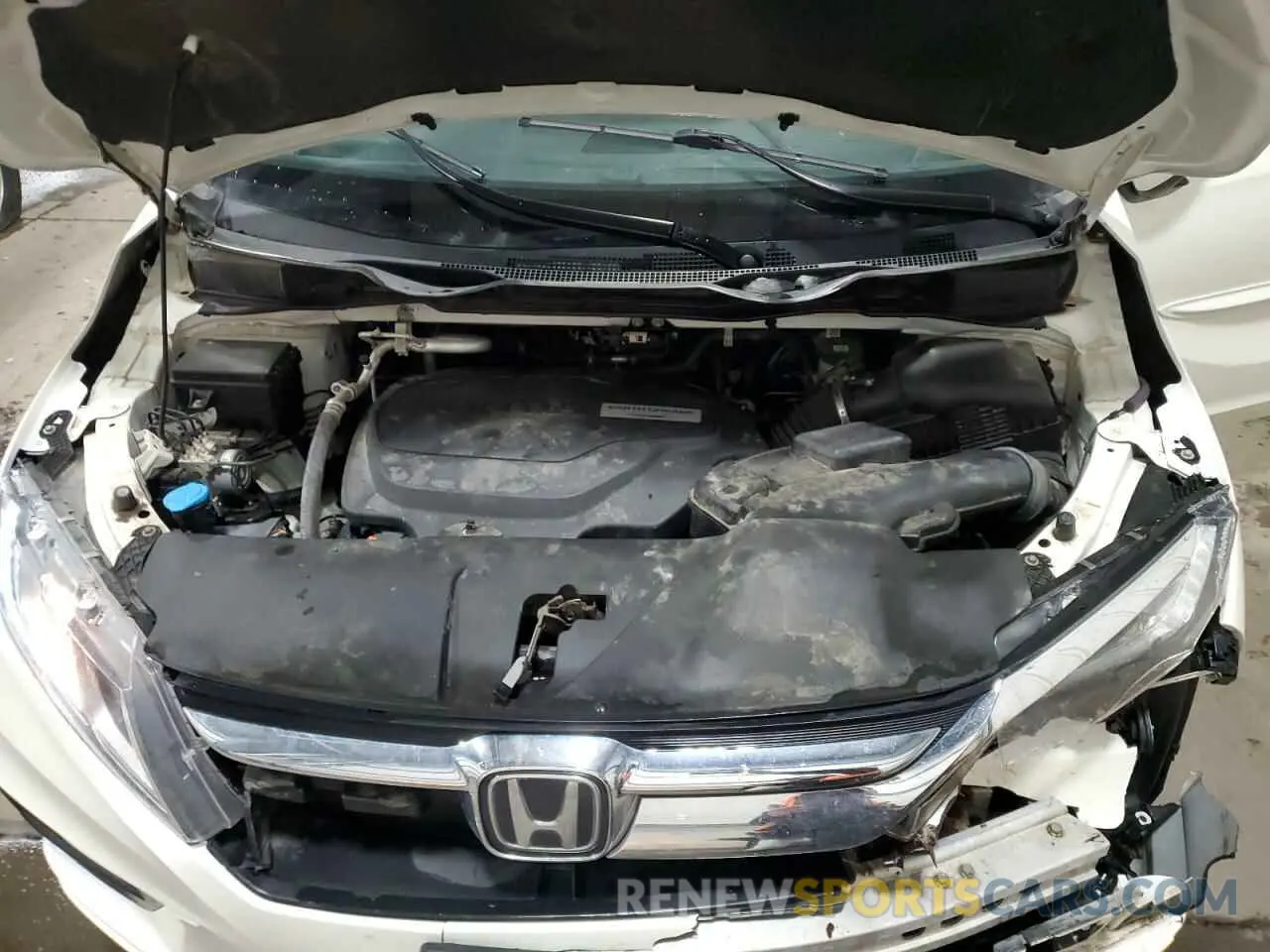 13 Photograph of a damaged car 5FNRL6H74KB028844 HONDA All Models 2019